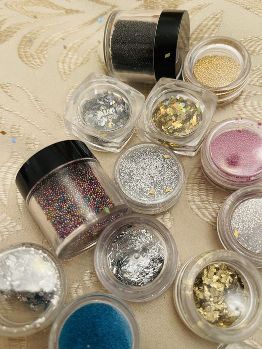 Set 24 borcanase, sclipici foite metalice bilute machiaj manechiura