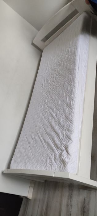 Vand 2 paturi cu saltele incluse 90x200