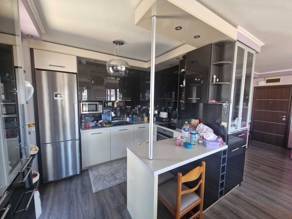 Продава се Тристаен апартамент в Благоевград, Освобождение - 166 кв.м за 1575 €/кв.м - Снимка #2