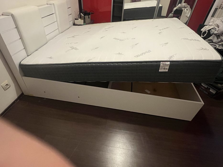 Легло 180х200 матрак от миналата година цена 350€ София