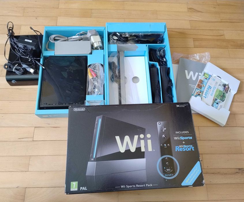 Consola Wii. Este in cutia originala, are toate accesoriile.
