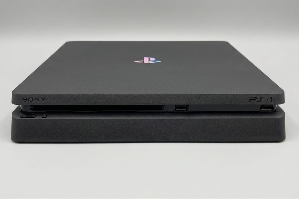PlayStation4 Pro 1TB в отлично състояние