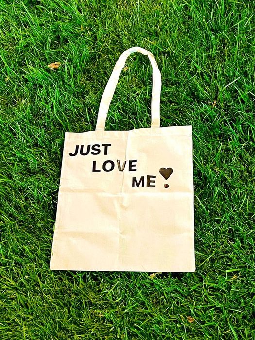 Шопперы с надписью, стикерами.