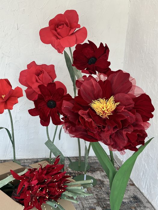 Продаются декоративные ростовые цветы