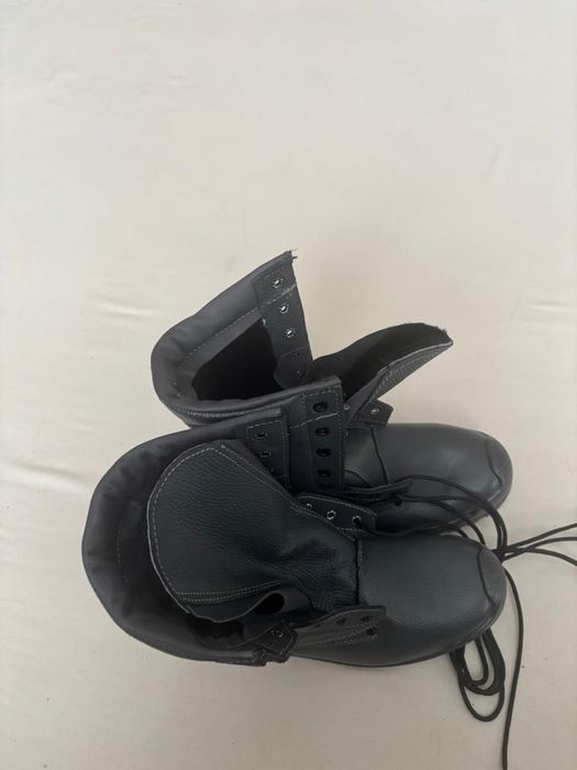 Продам спецобувь зимние 43р-р