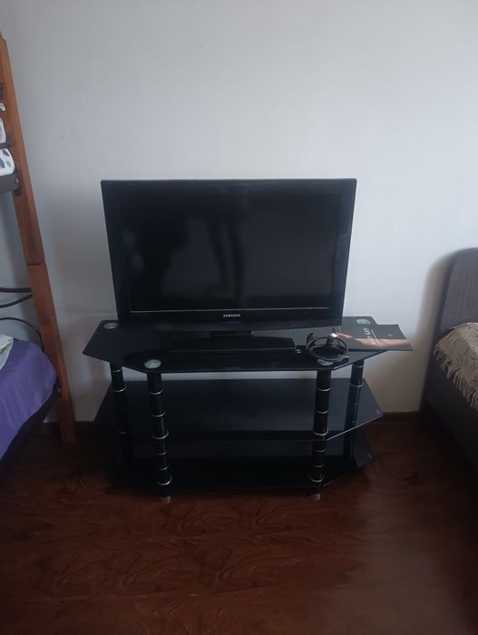 ЖК телевизор Samsung с подставкой