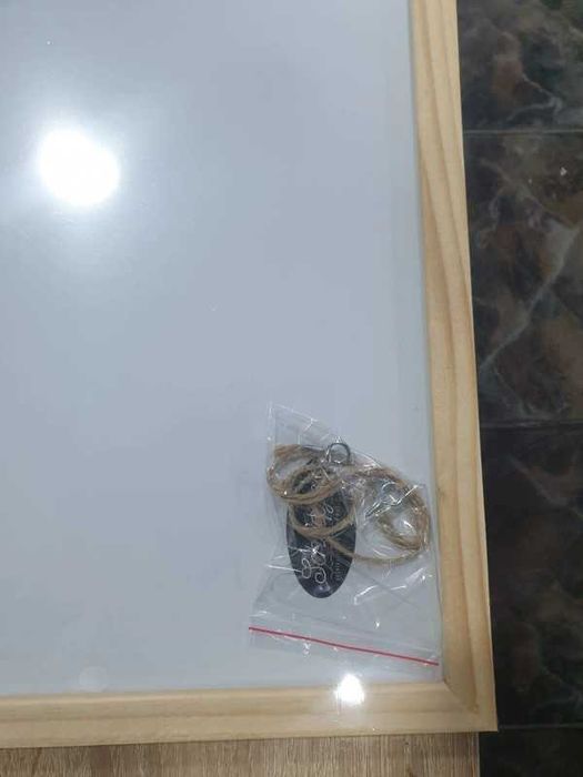 Tablă Magnetică Scheepjes 50x70 cm – Cu Ramă de Lemn Alb/Maro