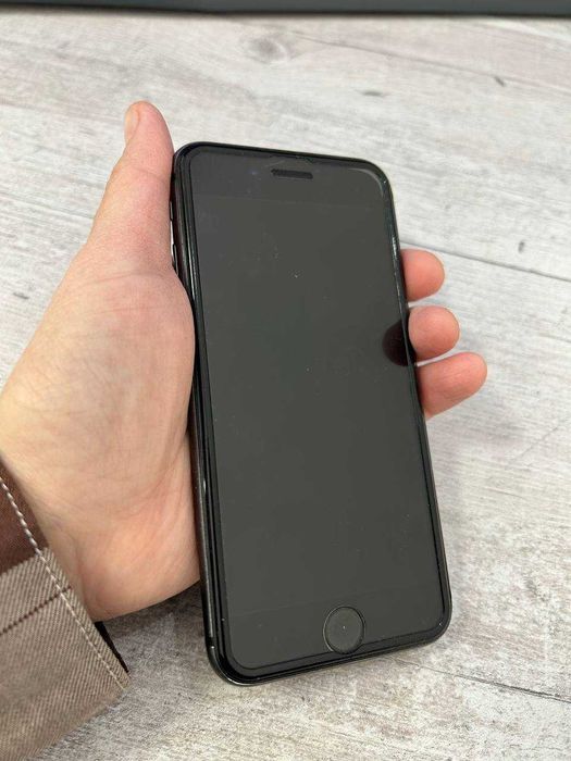 продам IPhone 8 в хорошем состоянии
