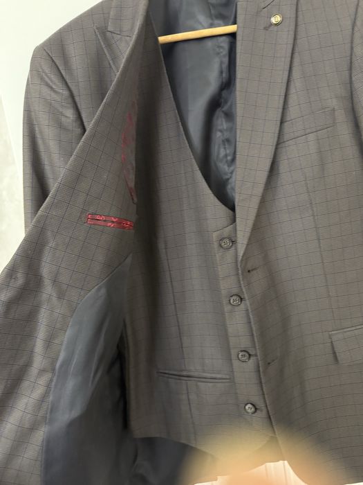 Костюм тройка, шикарный, р 48