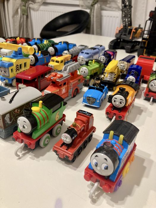 Vând trenulețe Thomas &friends