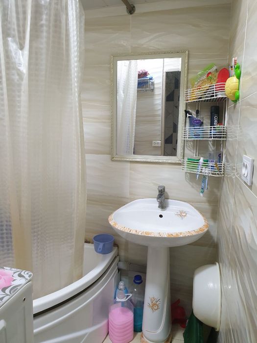 6-мекира раёндан квартера сотилади 3 хонали 4-этаждан евро ремонт