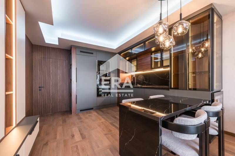 Тристаен, луксозно обзаведен апартамент за продажба, в нов жилищен ком