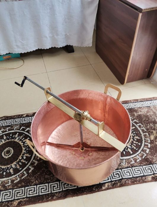 Vând caldare de cupru