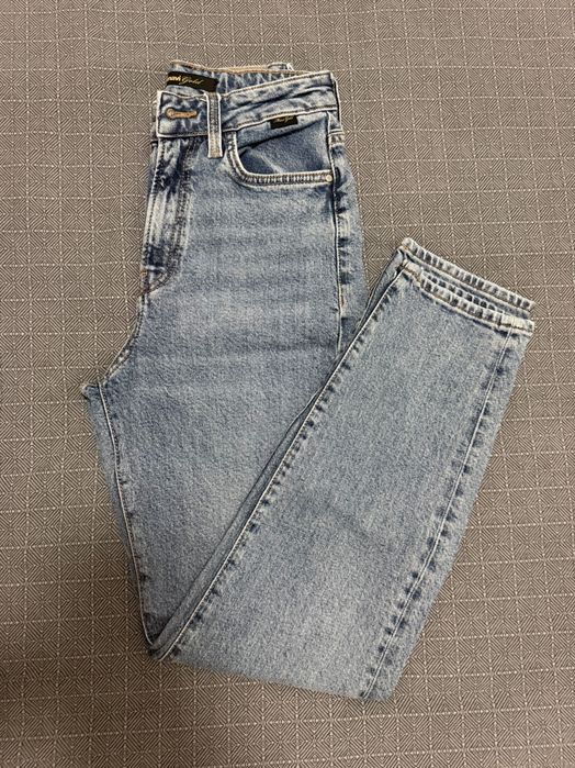 Дамски дънки и панталони – Zara