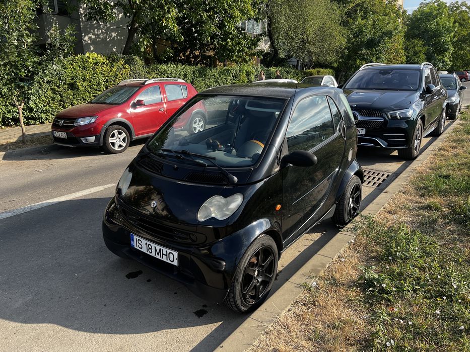 Vand sau schimb Smart Fortwo 2004 - 0.7 litri, consum mic, cutie automata