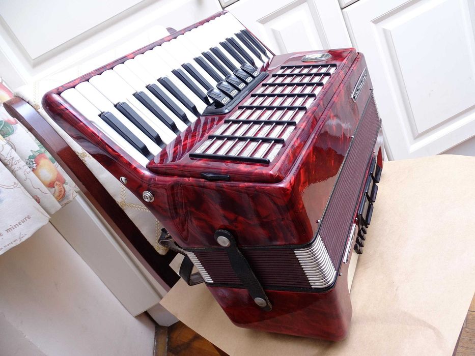 Акордеон Велтмайстер Стела 60 баса
