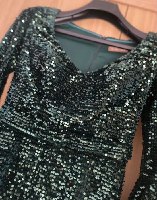 Rochie de seara verde smarald din catifea cu paiete