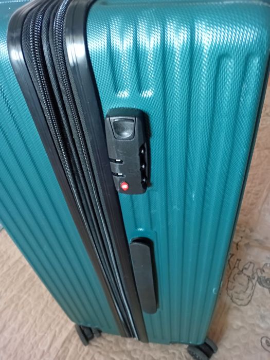 Продам большой чемодан