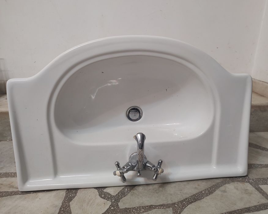 Мивка за баня и смесител