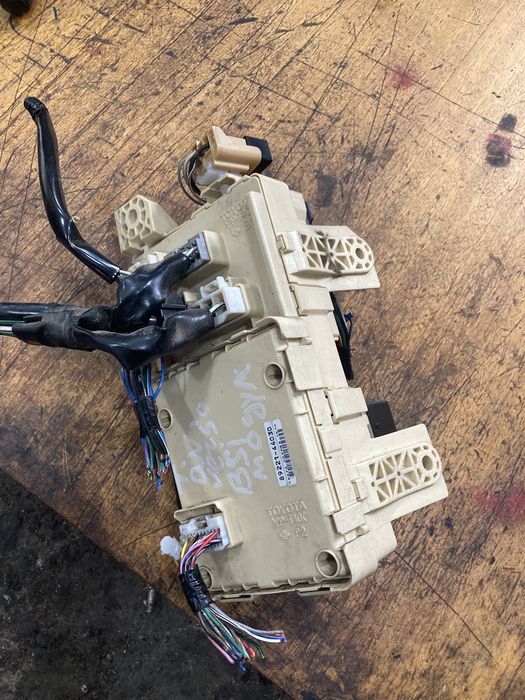 Toyota avensis verso 2.0d4d 2005година BSI Модул