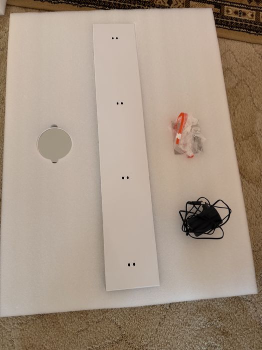 Oglindă LED 70x55cm, iluminare integrată, buton touch, design modern