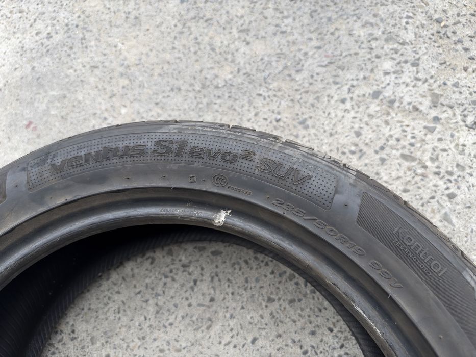2бр. ОТЛИЧНИ Летни Гуми С Борд 235/50R/19 -HANKOOK- DOT:0922- 7.4мм.