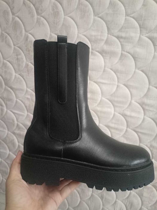 Стильные женские сапоги