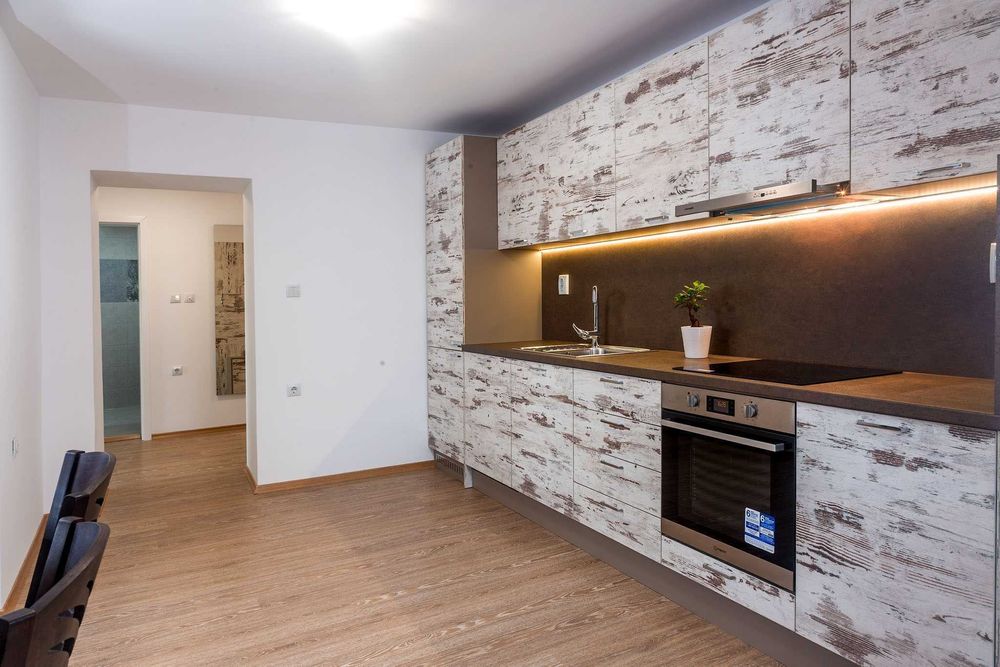 Продава се Етаж от къща в Пловдив, Младежки Хълм - 180 кв.м за 6 €/кв.м - Снимка #2