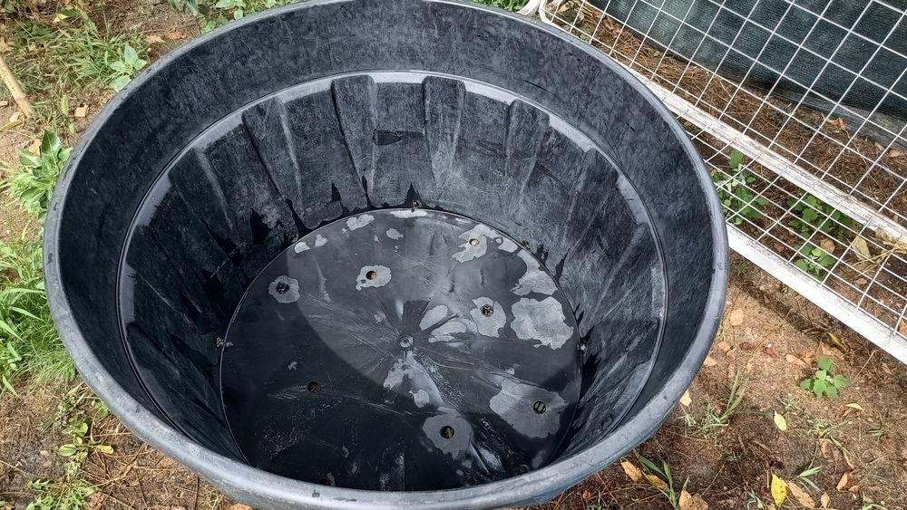 Vând ghiveci mare pentru plante mari 500 litri