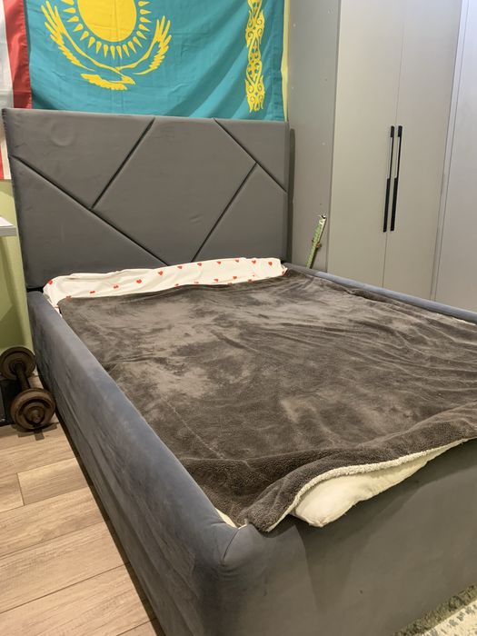 Кровать с внутренним отсеком