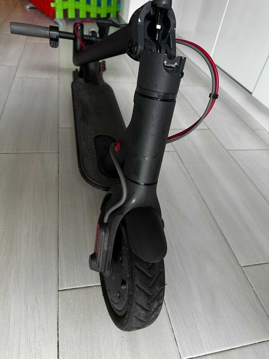 Trotineta electrica Xiaomi Mijia M365, folosita foarte putin + cauciucuri rezerva