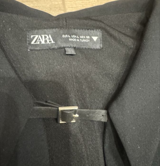 Черна рокля Zara