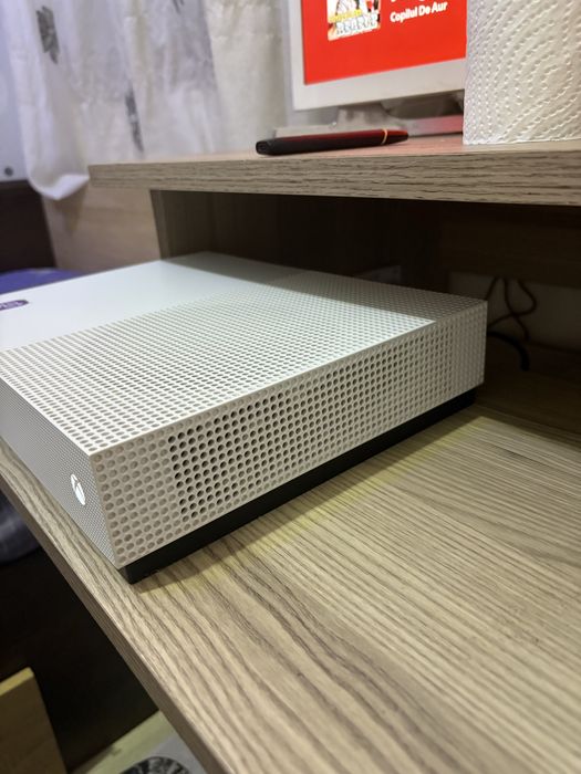 Xbox One s 1 tb alb+maneta