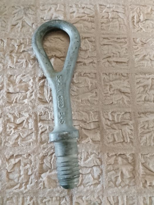 Буксировочный крюк