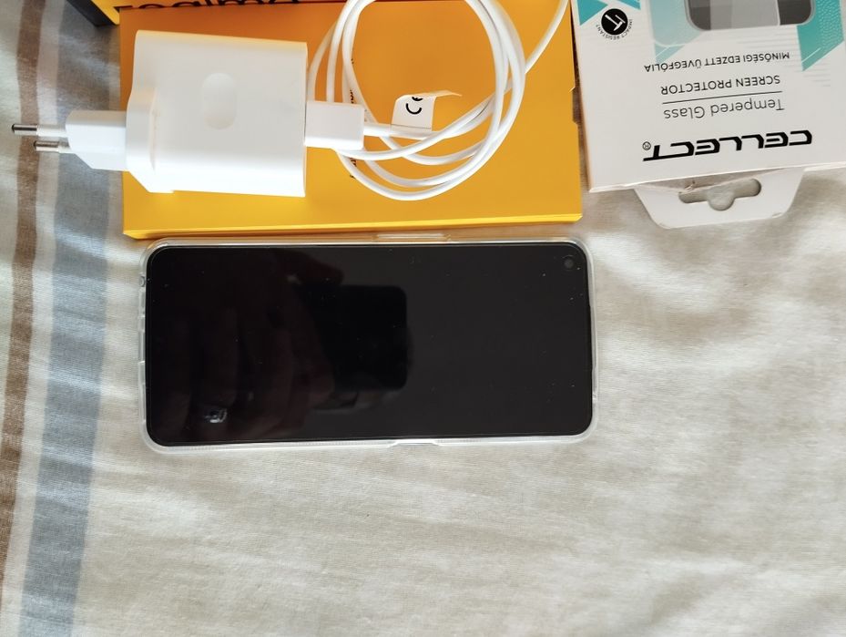 Realme 9. 5G Телефона е в перфектно състояние.