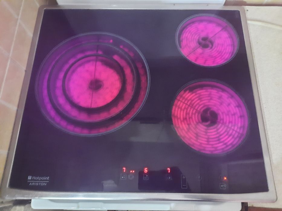 Продам варочную поверхность ARISTON HOTPOINT