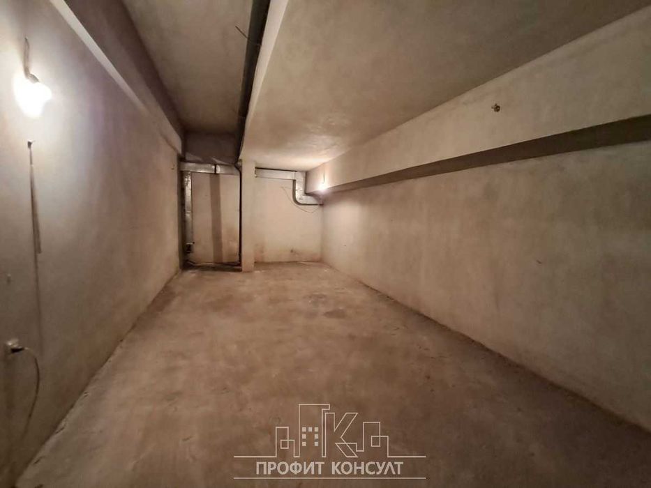 Дава се под наем Гараж / Паркомясто в Велико Търново, Център - 26 кв.м за 79.56 € - Снимка #1