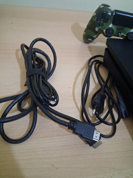 Play Station 4 Slim