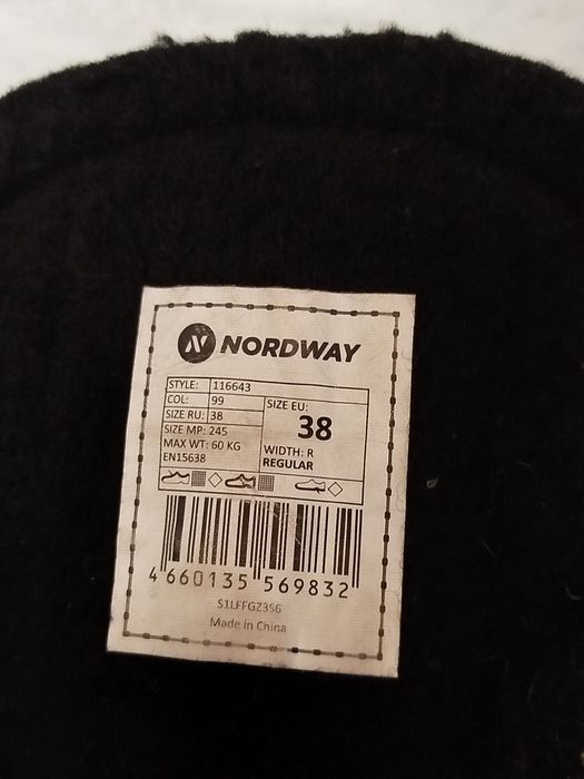 Коньки сатылады.