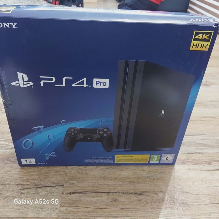 PS4 Pro 1 TB с два контролера