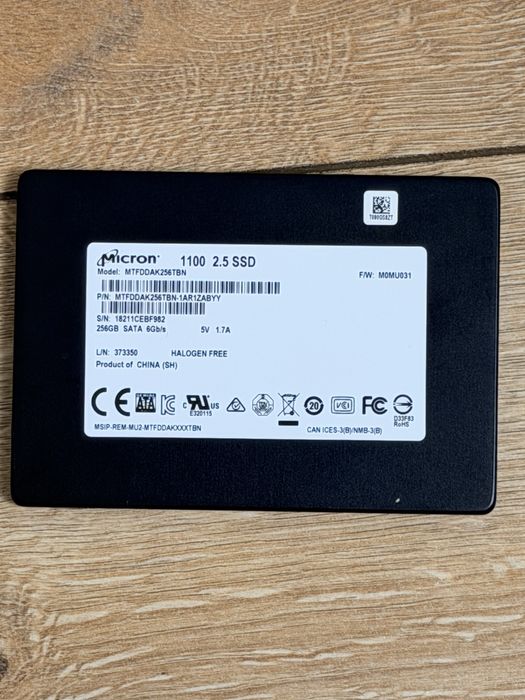 HDD 1000 g SSD 256 g