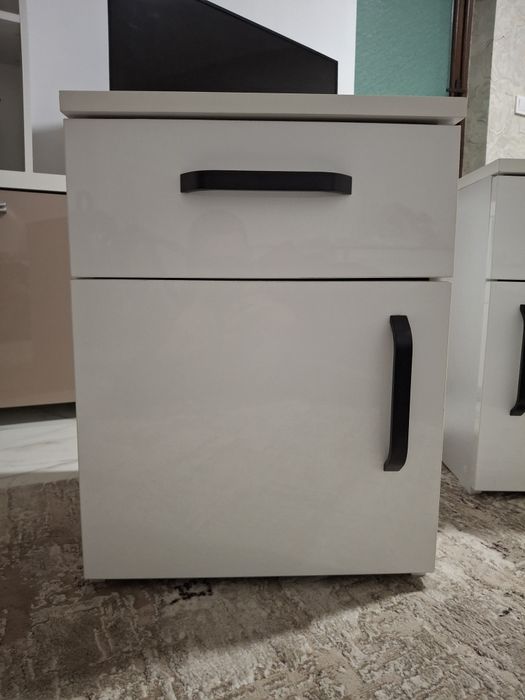 Set Noptiere de Vânzare