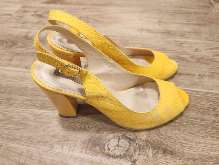 Sandale galbene  Botta