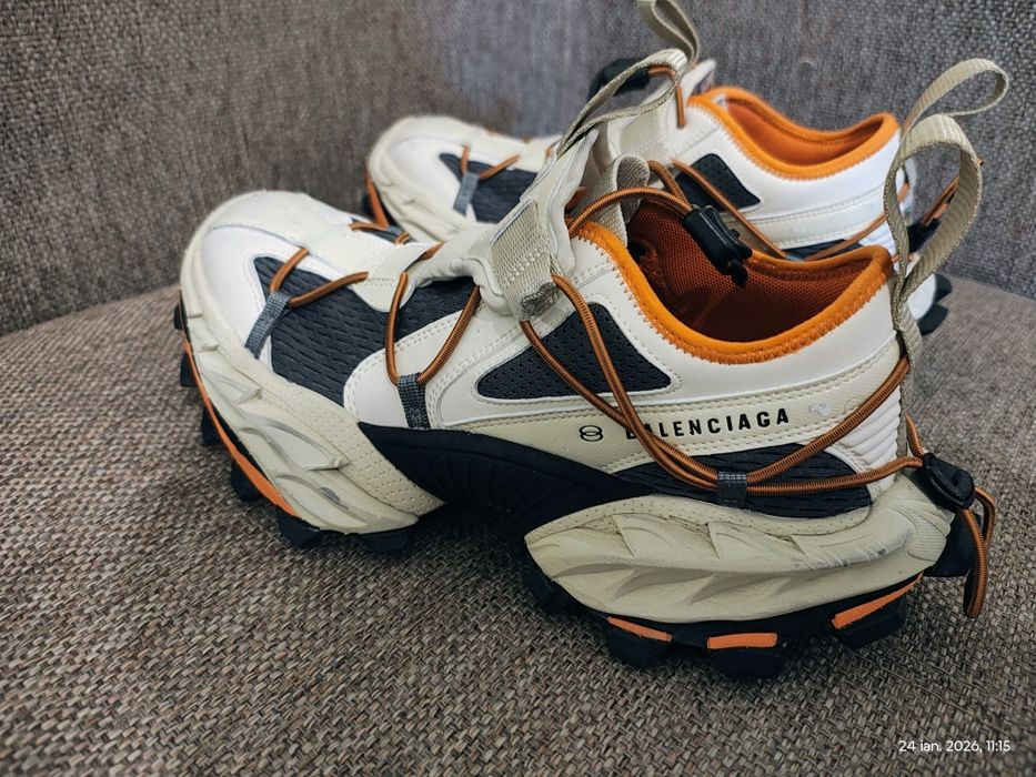 Balenciaga , numar 40