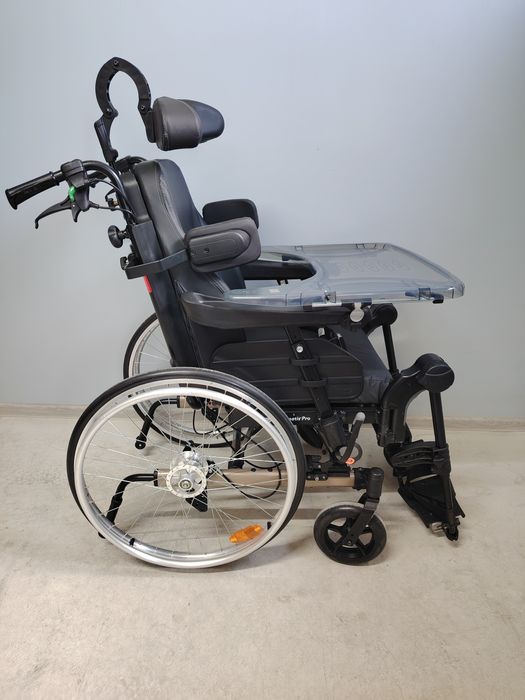 Carucior pliabil/fotoliu rulant pentru persoane cu dizabilitati.145