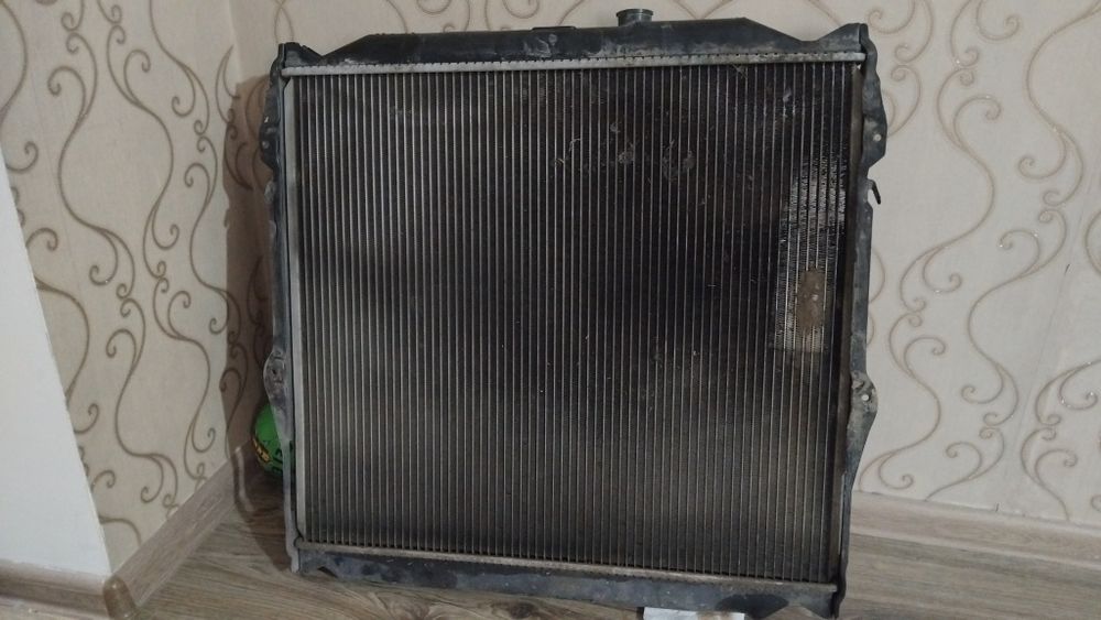 Радиатор.на сюрф 185 кузов