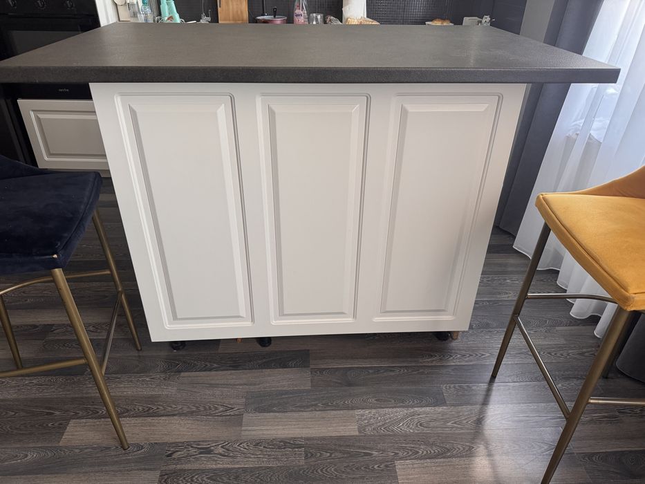 Vand masa din mdf frezat si vopsit +4 scaune