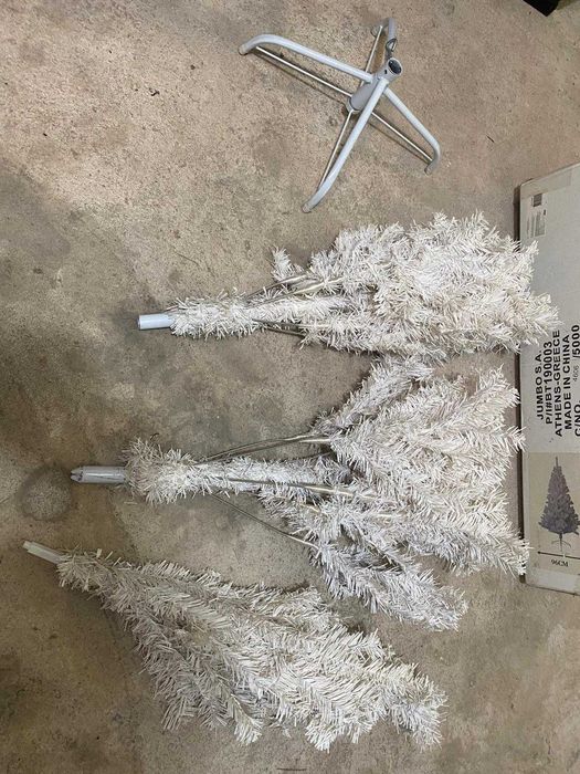 Бяла изкуствена коледна елха – 150 см висока