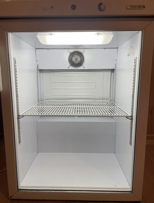 Vitrina frigider minibar