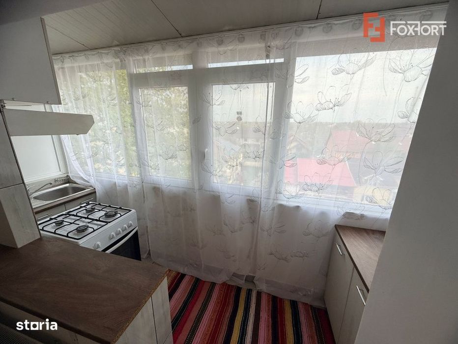 Apartament cu 2 camere si balcon de 4 mp, zona Buziasului